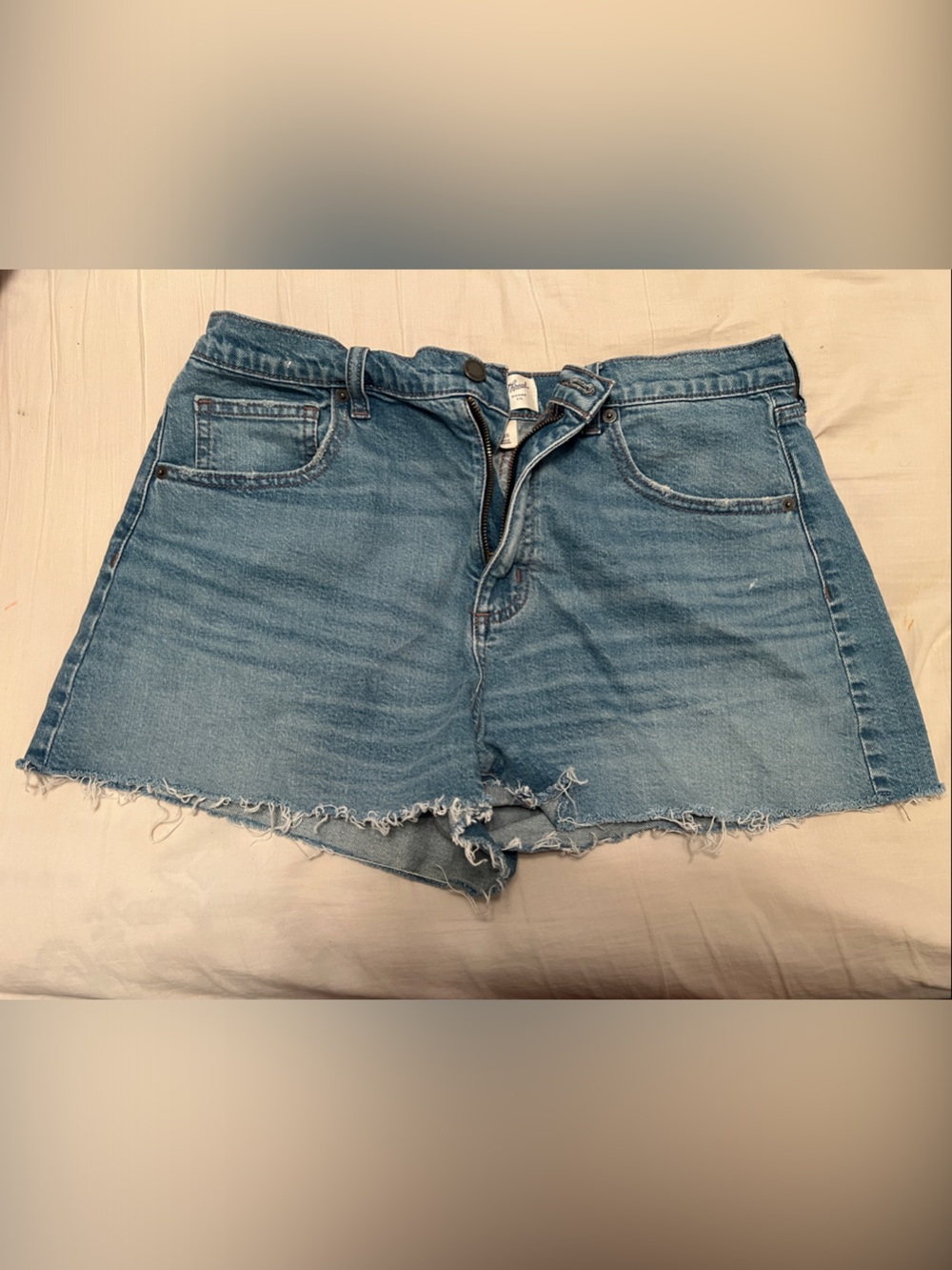 Light Wash Frayed Hem Universal Thread 90s cutoff Denim Shorts Size 12
